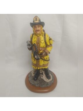 VANMARK Male Firefighter Figurine, Yellow & Black, Ready for Action FILO -1997